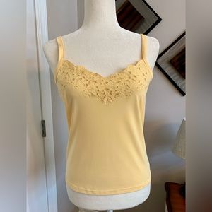 NWOT Yellow Liz Claiborne tank with stitching — Sz Medium